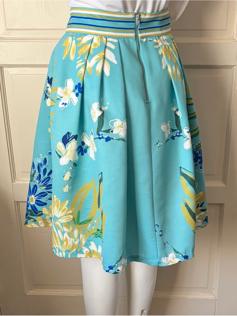 Eva Mendesfor New York & Company Turquoise Floral Circle Skirt